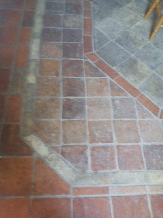 création de sols en tommettes et pierres blanches