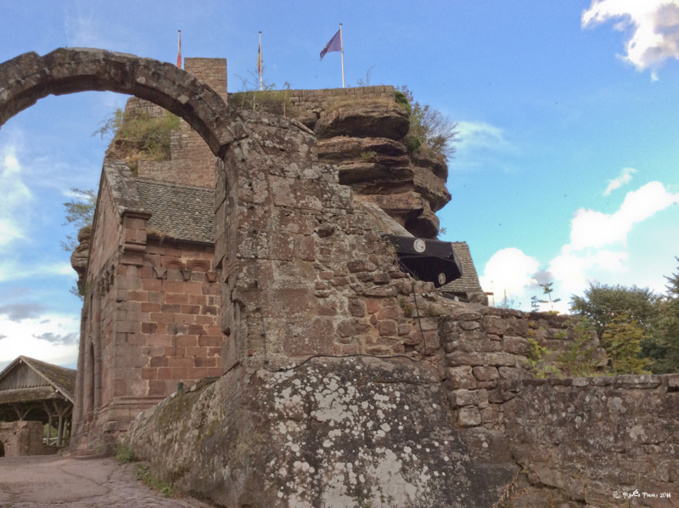 Un château-roche en Alsace Un château-roche en Alsace