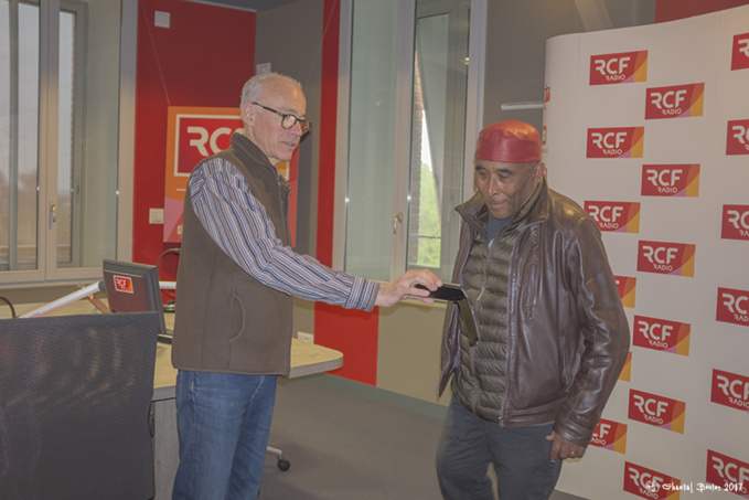 Allo ? Radio-troglo ? Allo ? Radio-troglo ?