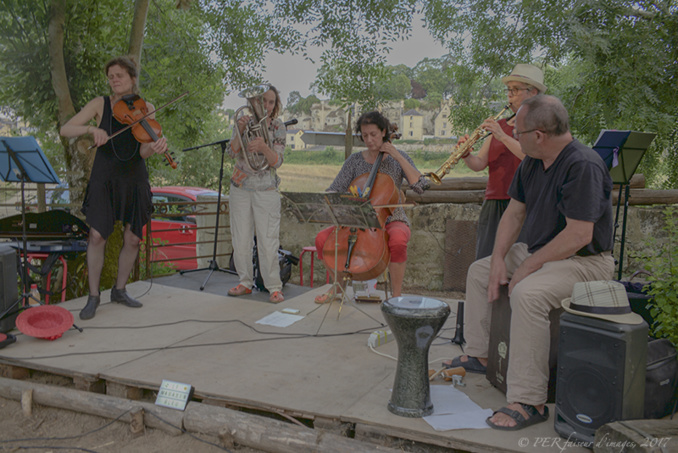 La Belle Excuse, île de Souzay-Champigny, 07 51 67 50 13 La Belle Excuse, île de Souzay-Champigny, 07 51 67 50 13