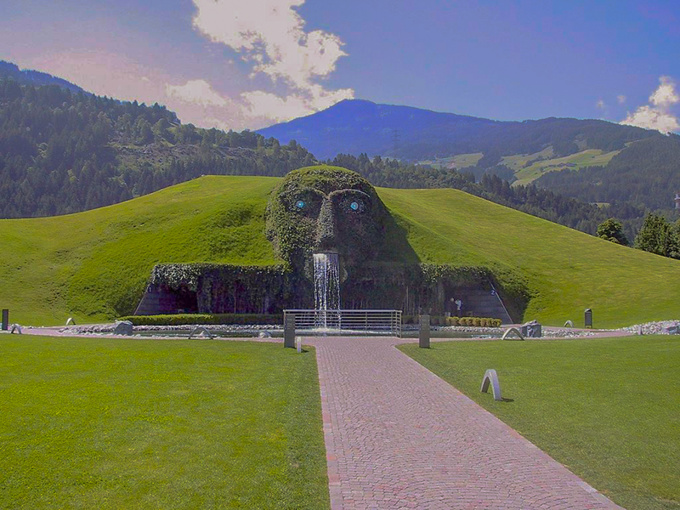 Le géant des mondes de cristal Le géant des mondes de cristal