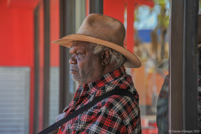 Sortie de supermarché du coté d'Uluru Sortie de supermarché du coté d'Uluru