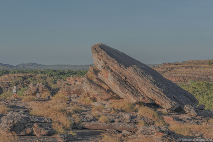 Troglodyte Dundee, les Aborigènes, Espace et Temps Troglodyte Dundee, les Aborigènes, Espace et Temps