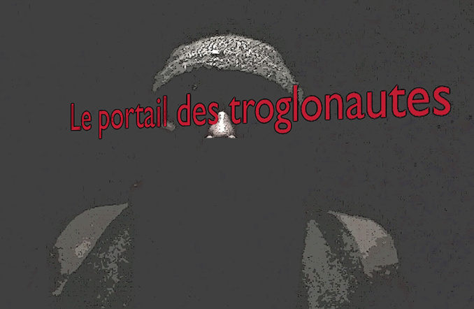 Un portail grand ouvert Un portail grand ouvert