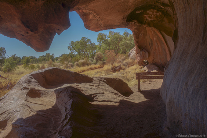 Troglodyte Dundee, le Sacré foulé aux pieds (1) Troglodyte Dundee, le Sacré foulé aux pieds (1)