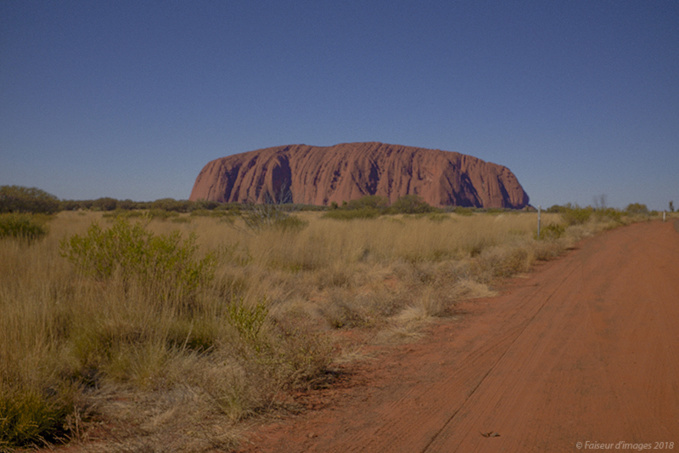 Troglodyte Dundee, le Sacré foulé aux pieds (1) Troglodyte Dundee, le Sacré foulé aux pieds (1)