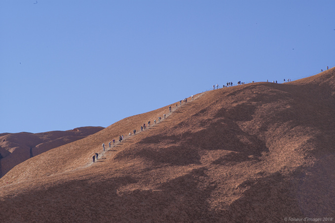 Troglodyte Dundee, le Sacré foulé aux pieds (1) Troglodyte Dundee, le Sacré foulé aux pieds (1)