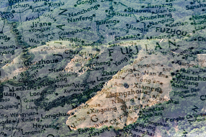 Voyages aux pays des troglos Voyages aux pays des troglos