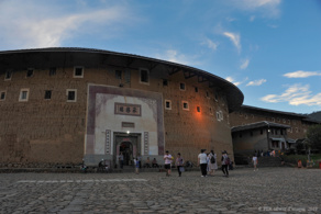 Voyages aux pays des troglos Voyages aux pays des troglos