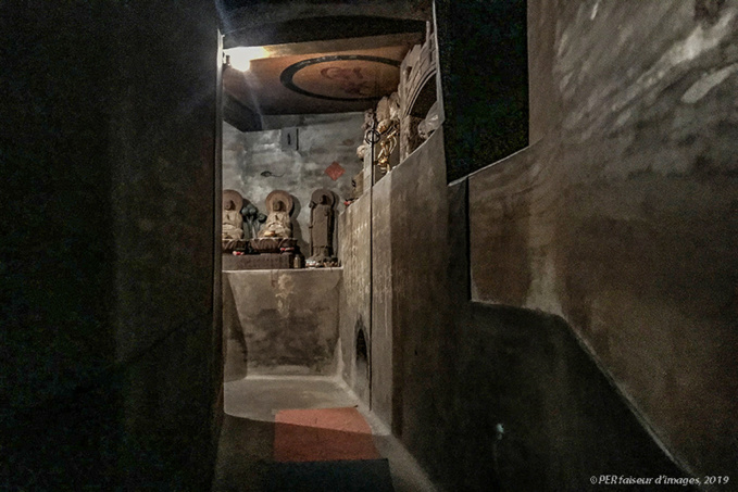 Le Temple souterrain de Tamagawa Daishi Le Temple souterrain de Tamagawa Daishi
