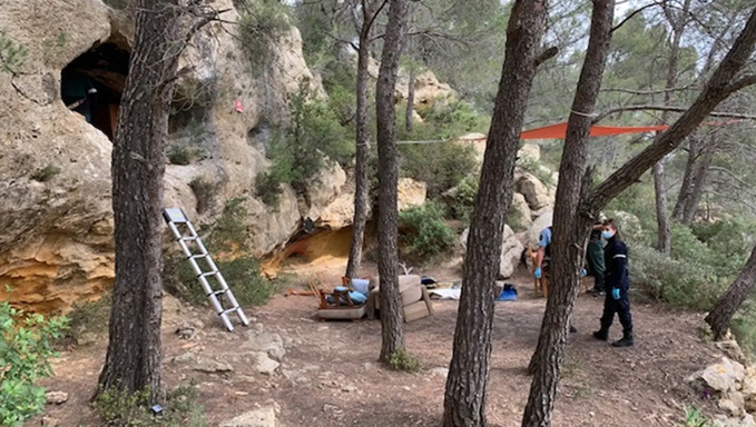 Troglos et confinement Troglos et confinement