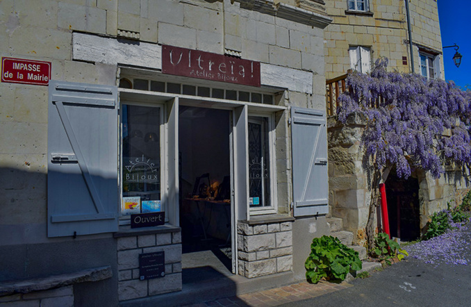 Allo, Hello troglos : Sylvie Naulin Allo, Hello troglos : Sylvie Naulin