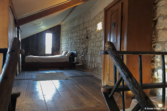 Intérieur troglo : une façade semi troglo (2) Intérieur troglo : une façade semi troglo (2)