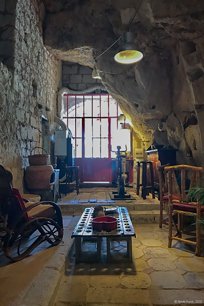 Intérieur troglo : un salon troglo et des rêves de bâtisseur (3) Intérieur troglo : un salon troglo et des rêves de bâtisseur (3)