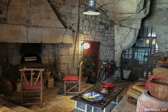 Intérieur troglo : un salon troglo et des rêves de bâtisseur (3) Intérieur troglo : un salon troglo et des rêves de bâtisseur (3)