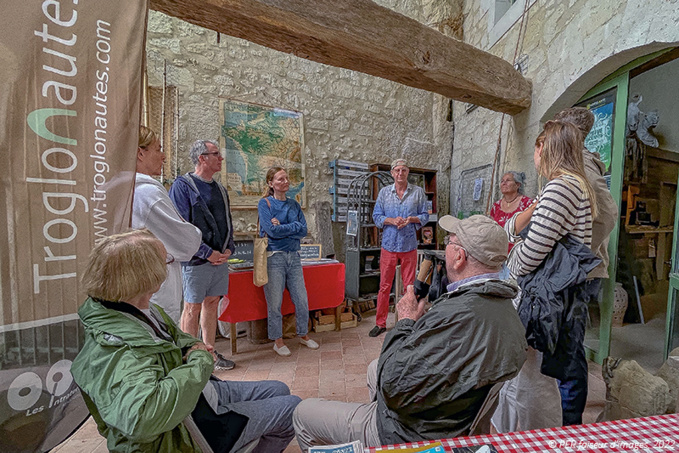 La Troglothèque au mois d'aôut La Troglothèque au mois d'aôut