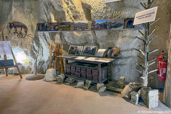 La Troglothèque à livre ouvert La Troglothèque à livre ouvert