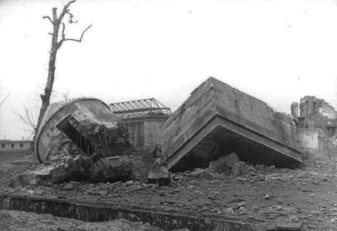 Le bunker de Hitler (2/2) Le bunker de Hitler (2/2)