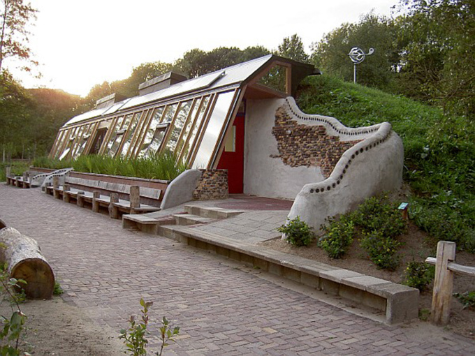 Les earthships, vaisseaux terriens ou géonefs 1 Les earthships, vaisseaux terriens ou géonefs 1