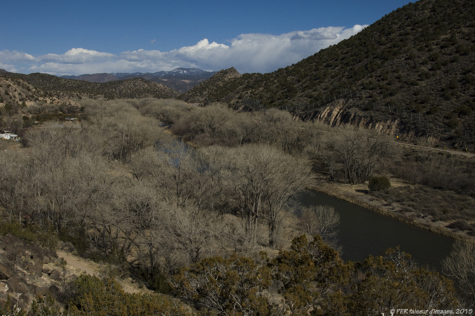 Habitat semi enterré et troglo au Nouveau Mexique Habitat semi enterré et troglo au Nouveau Mexique