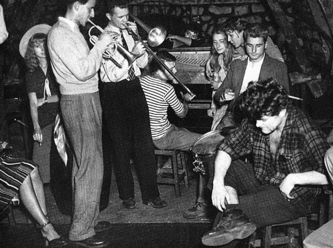 Existentialistes, troglodytes et tabous Existentialistes, troglodytes et tabous